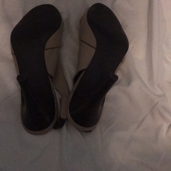 Open toe taupe heels - Picture 4 of 7